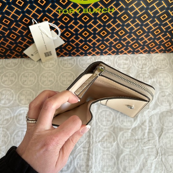 Tory Burch Emerson Metallic Mini Wallet White Gold Silver - Picture 5 of 7